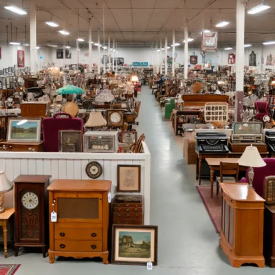 alt= "Inside Main Street Peddlers Mall"